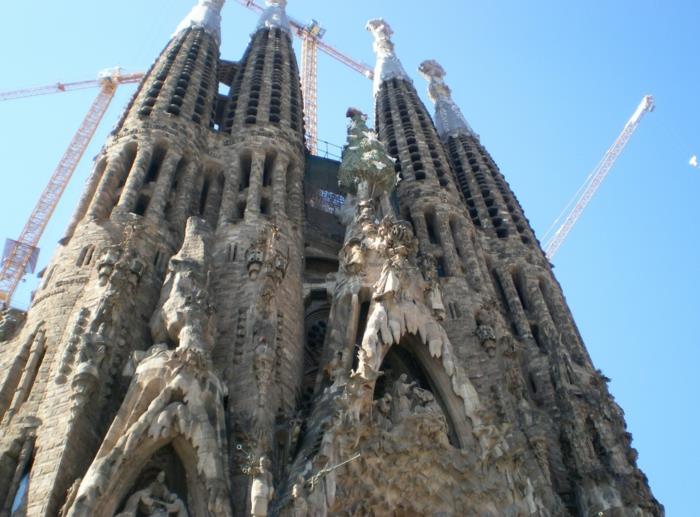 katedral-barcelona-Sagrada-Familia-bir-görüş-ön-boyutlandırılmış