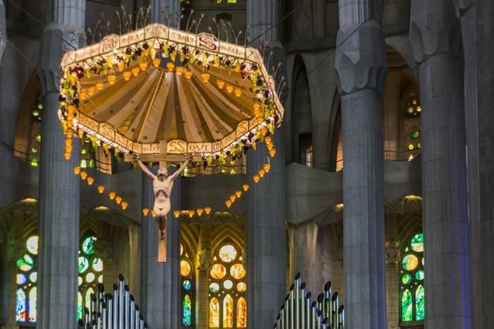 katedral-barcelona-the-crucifix-de-la-Sagrada-Familia-yeniden boyutlandırılmış