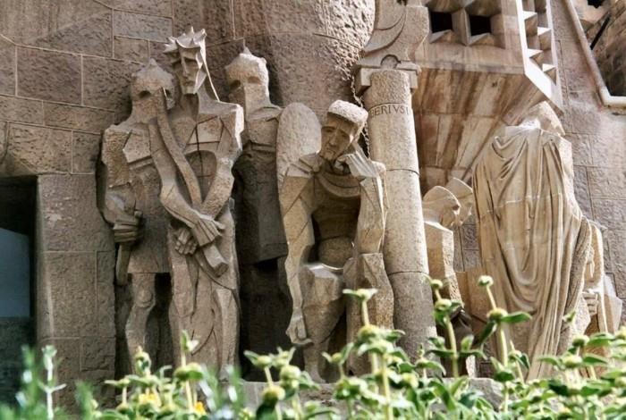 katedral-barcelona-heykelleri-en son-bir-birine-ait-basilica-of-the-cepheleri-yeniden boyutlandırılmış