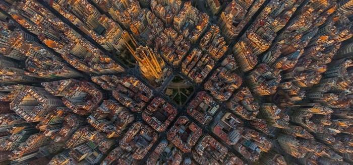 katedral-barcelona-gökten-görünüm-şehir-bağlam-yeniden boyutlandırılmış