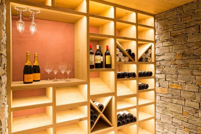prostor za shranjevanje vinske kleti-lepa-steklenica