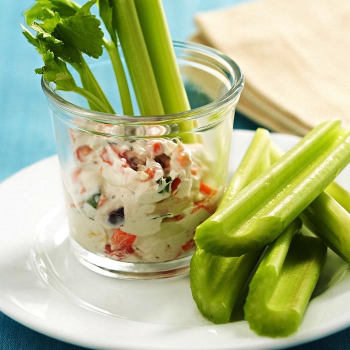 ideja za aperitivno večerjo za 10 oseb, sira in zelenjavo ob zeleni