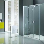 6_min2_minSlika steklenih predelnih sten v notranjosti kopalnice