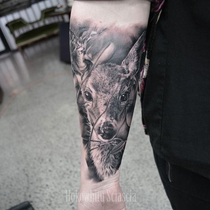 „Avambraccio“ yra tatuiruotė su gyvūnais ir tatuiruotė