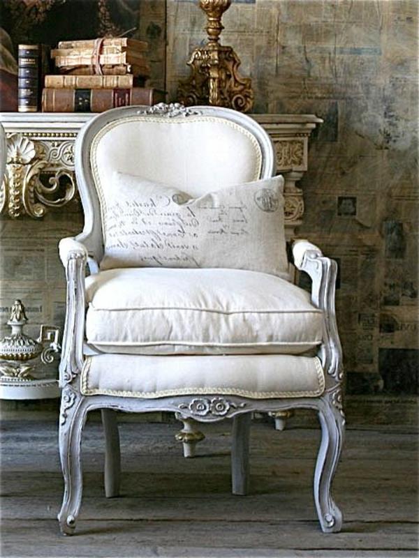 kėdė-balta-pagalvėlė-barokas
