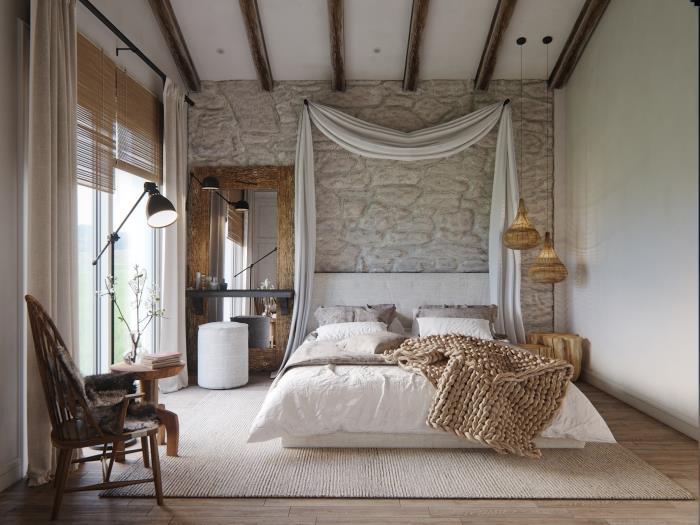 ahşap kirişli ve taş duvarlı beyaz tavanlı tasarım yatak odası modeli, masif ahşap çerçeveli büyük dikdörtgen ayna modeli