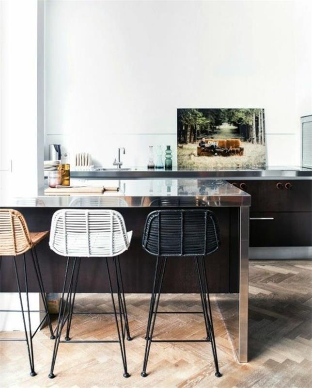 modernus-virtuvė-kėdė-trys-aukštos virtuvės-kėdės