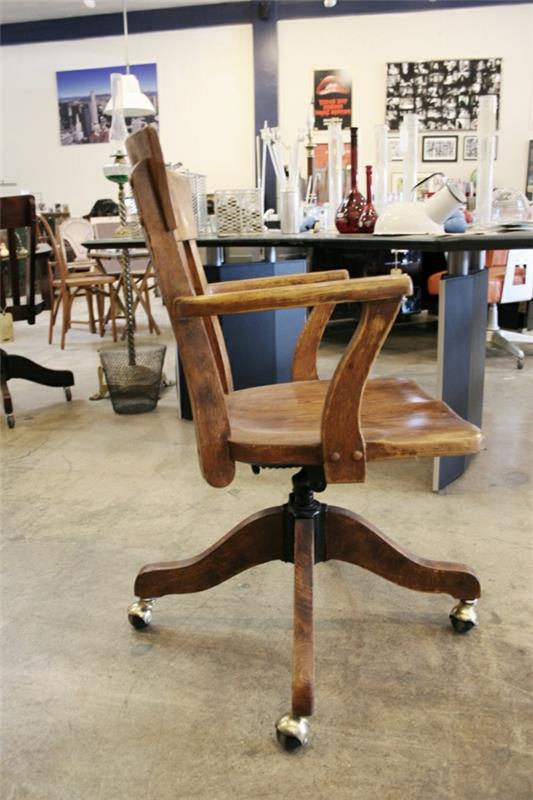 leseni-pisarniški-stol-z kolesci