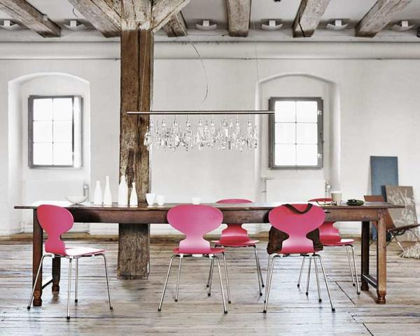 mravlji stol-roza-stoli-in-lesena miza