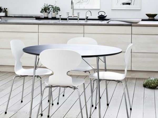 kuhinjski-mravlji-stol-v-svetlih barvah