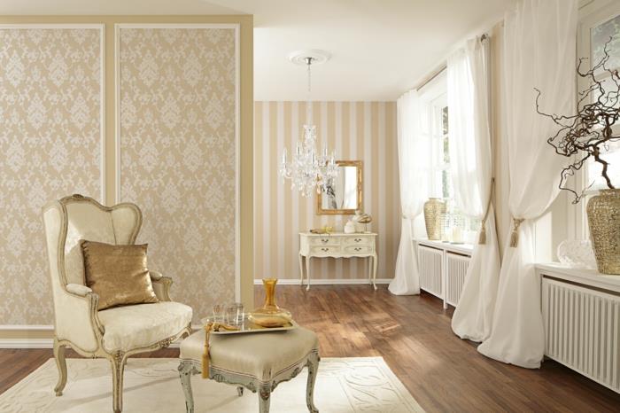 ideja za slikanje spalnice, damastna stena v bež barvi, stolček iz šampanjca, bele tančice, suho cvetje