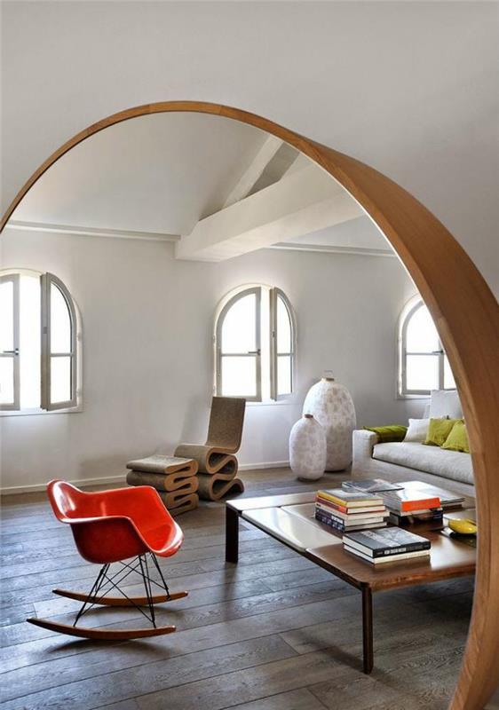 Skandinavski les-les-in-plastika-stol-in-kvadrat-miza-les-arhitektura-original