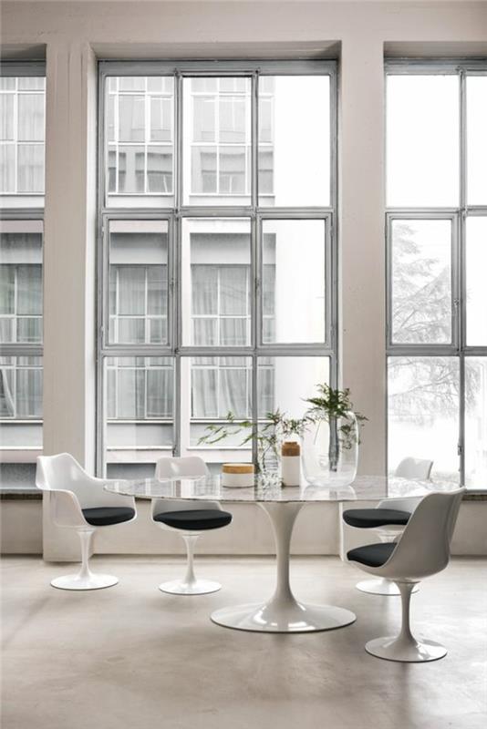 tulipanov stol-velika-bela-okna-ovalna-steklena miza
