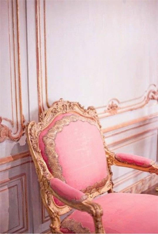 senovinis-kėdė-rožėje-miegamasis