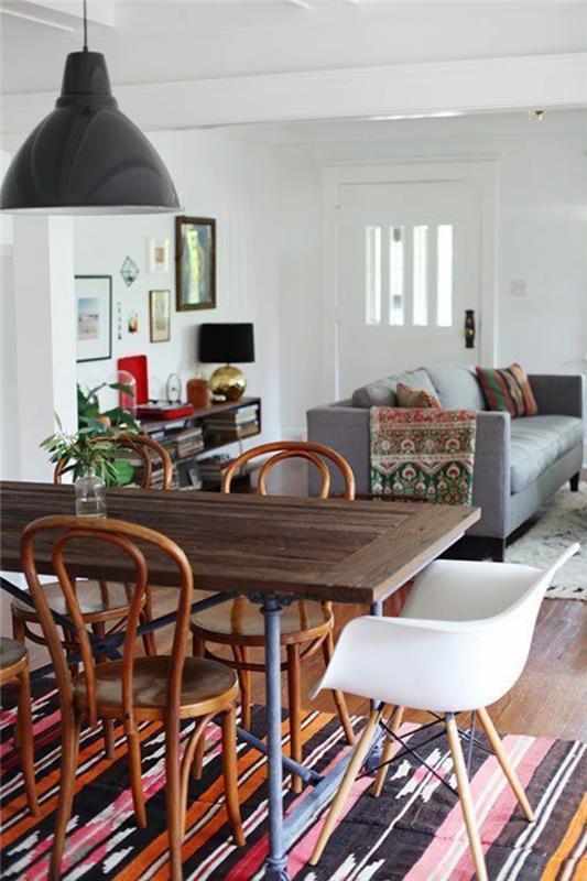 bistro-kėdės-kilimas-ir-sofa-pilka