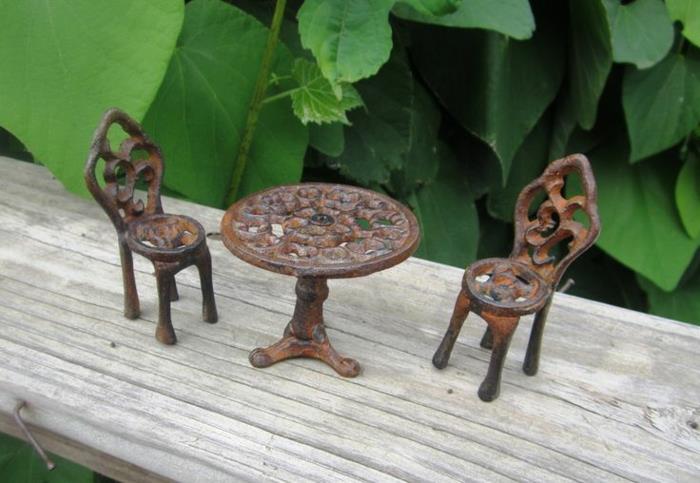 miniatiūrinės-užkandinės-kėdės-kėdės ir stalas