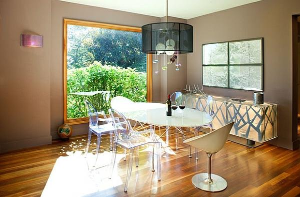 şeffaf-sandalyeler-parlak-kahvaltı odası