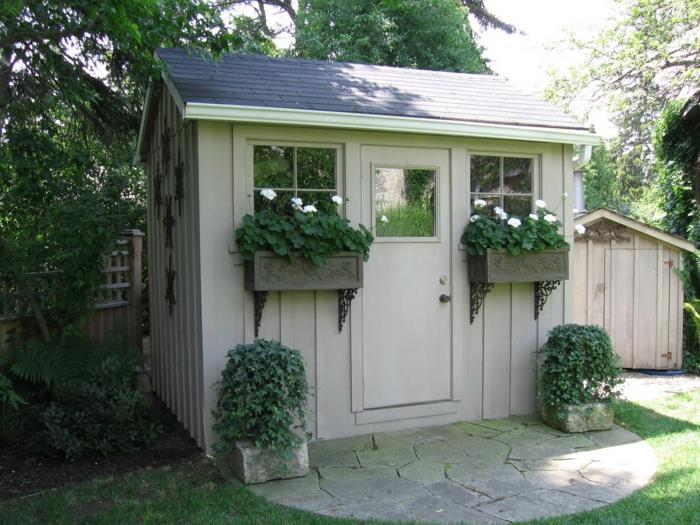 sodo namelis-išorė-mažas namas-naudingiems žmonėms