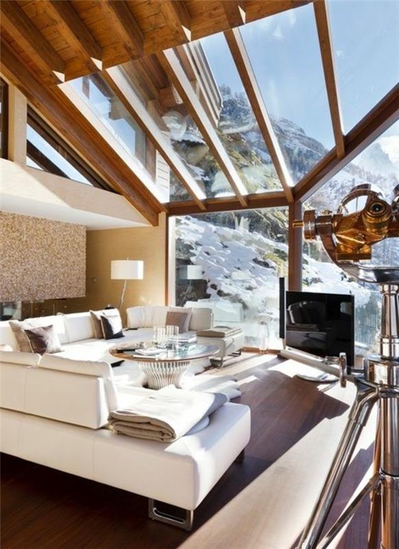 ahşap-dağ evi-yaşanabilir-parke-zemin-modern-oturma odası-şeffaf-cam-çatı