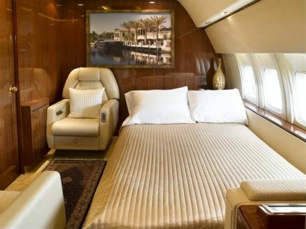 spalnica-letalo-zasebna-notranjost-luksuzno-jet-fly-