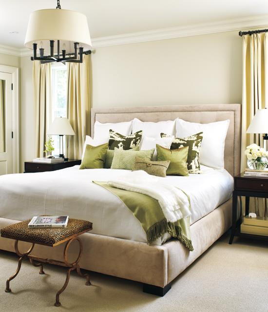 suaugusiųjų miegamasis-suaugusiųjų lova-dekoratyvinė-idėja-interjero dizainas-smėlio spalvos miegamasis