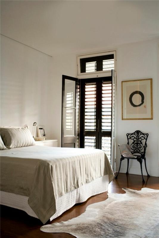 yatak odası-beyaz dana-halı-bej-dekoratif-yatak çarşafı