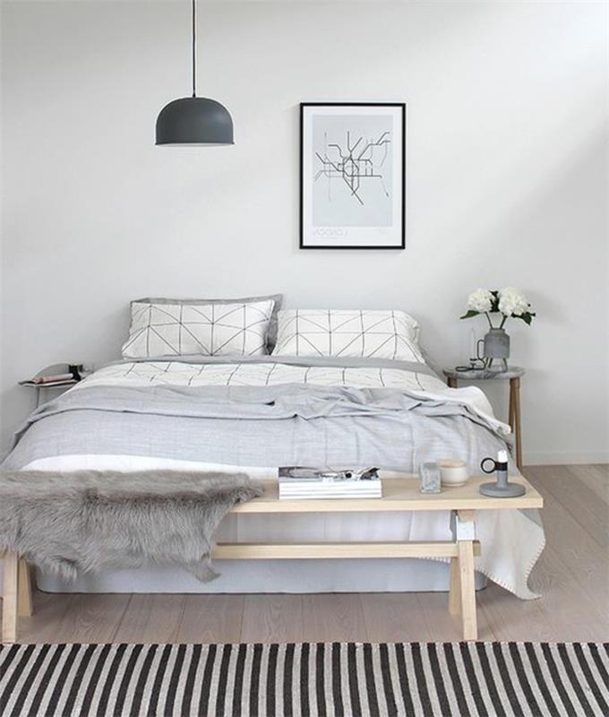 spalnica-popolna-svetla-lesena-postelja-parket-tla-siva-odeja-postelja