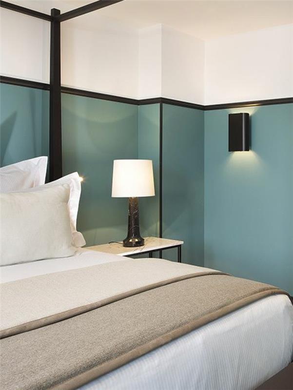 spalnica-stena-v-dvojni-barvi-bela-in-modra-barva-soba-v-dveh barvah