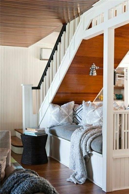yatak odası-merdiven altı-yatak-kanepe-merdiven altı-sığdırmak için küçük alan
