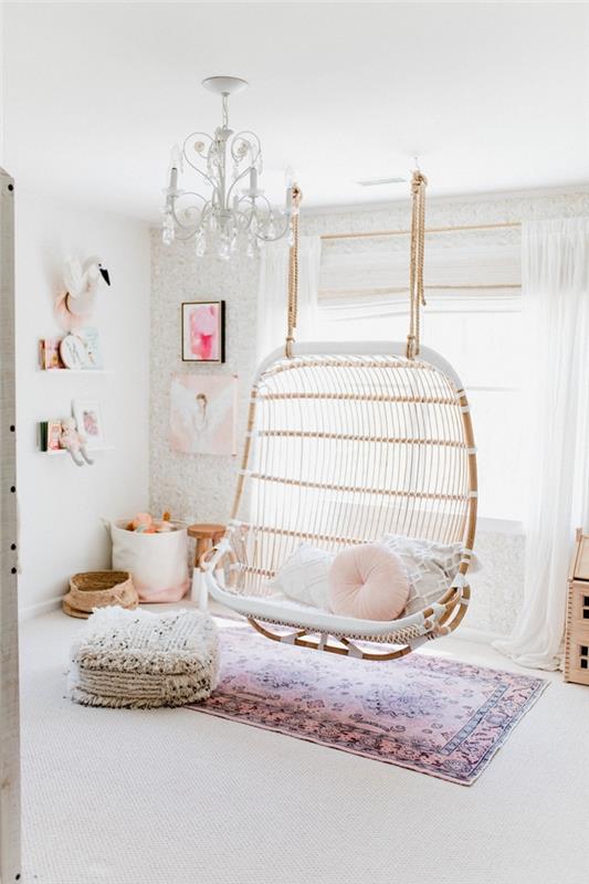 12 yaşındaki kızın odası koza dekorasyon asılı yumurta sandalye rattan pastel pembe yastık yuvarlak saçaklı puf