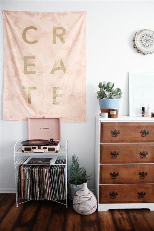 bohemian-teen-girl-room-pink-vinil-recorder-temni les-parket