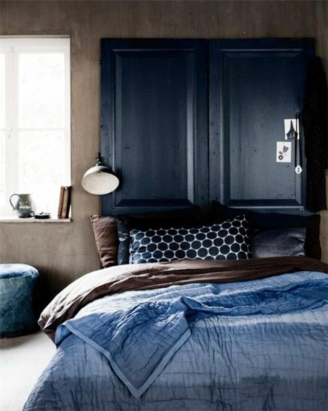 modra dekoracija spalnice za odrasle modra spalnica za odrasle z veliko shrambo nad posteljo