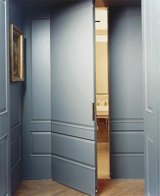 modra dekoracija spalnice za odrasle z dvojnimi vrati v klasičnem slogu s parketom na tleh