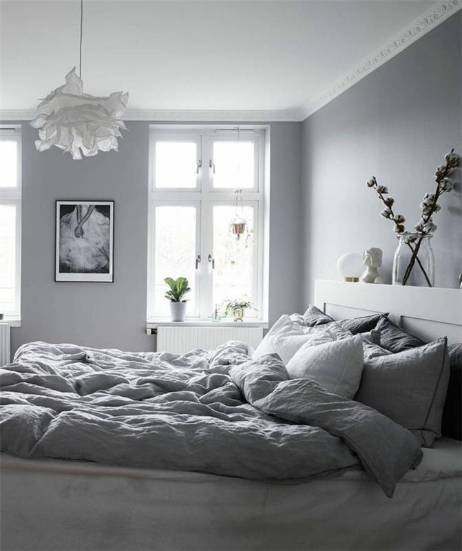 Skandinaviško stiliaus miegamasis, balto popieriaus lubų šviestuvas, balta galvūgalis su laikymo vieta