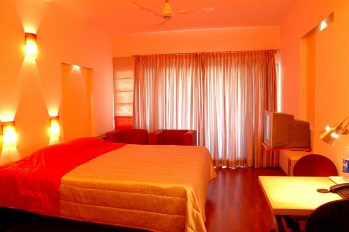 original-odrasla-spalnica-v rdeči in oranžni velikosti