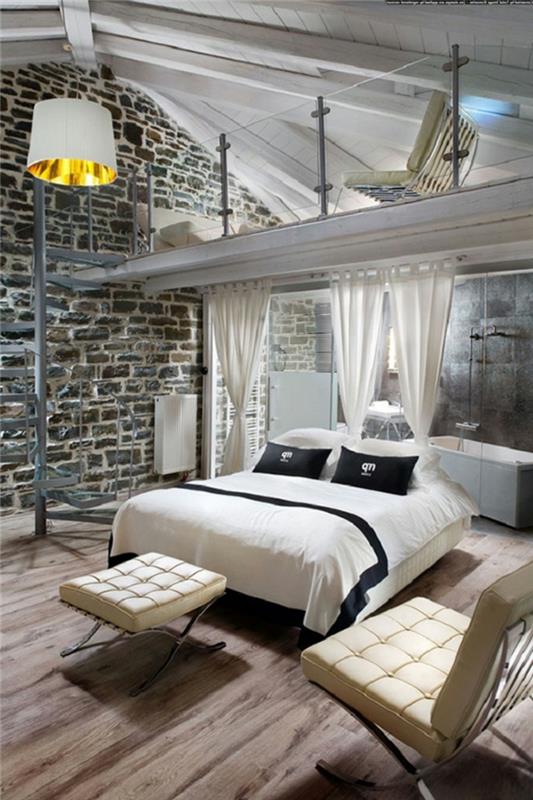 asma katlı yatak odası, çıplak taş duvar, cam çerçeveli asma kat