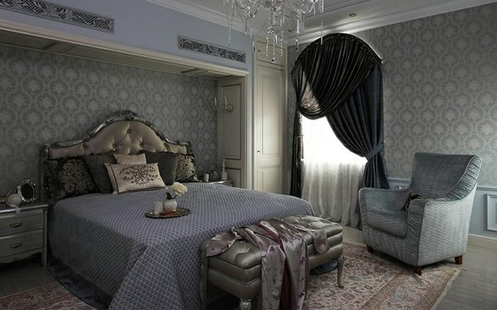 barok yatak odası, taupe yatak başı ve çekyat, siyah perdeler, barok duvar kağıdı