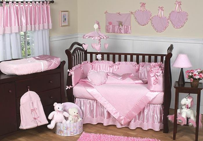 visiškai pigus kūdikio kambarys, rožiniai minkšti žaislai, rožiniai meškiukai, rožinis kilimas