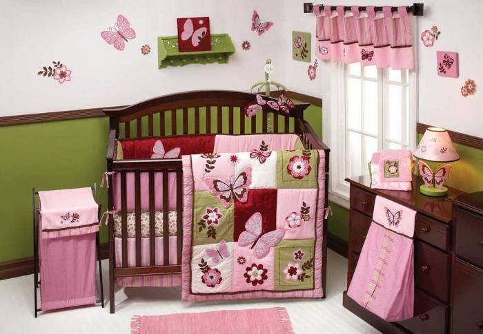 visiškai pigus kūdikio kambarys, kratinys lovos buferiui, drugeliai, mažas rožinis kilimas