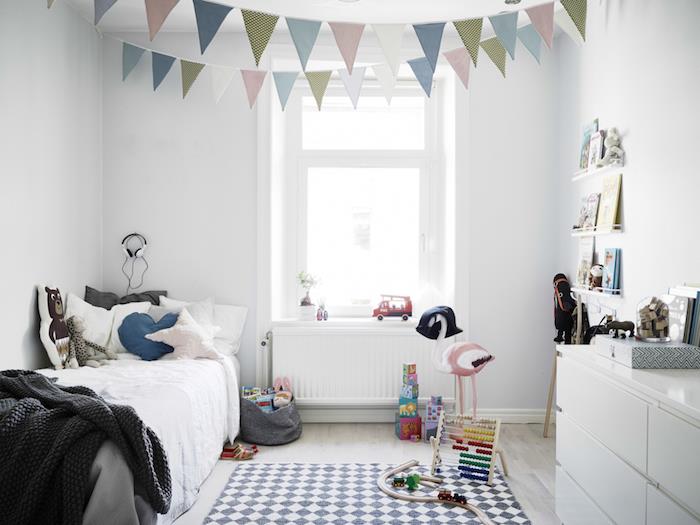 Skandinaviškas miegamojo dekoras vaikams, minimalistinė vaikų kambario dekoravimo idėja