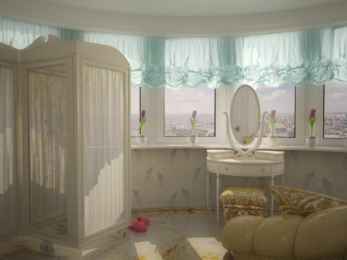 pohištvo za spalnice, bež ozadje, veliko okno, stolček iz damasta v rumeni barvi, modra