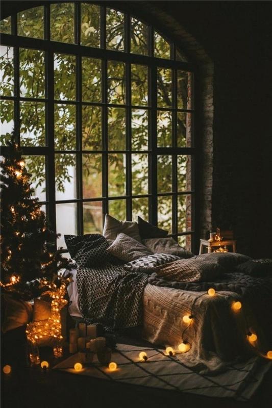 Noel için bir İskandinav yatak odası nasıl dekore edilir, küçük bir doğal Noel ağacı ile doğa Noel dekorasyon fikri
