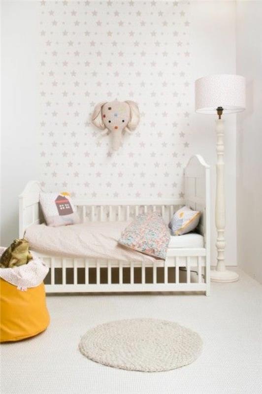 vaikų kambarys-su-daina-siena-tapetai-smėlio-su-originaliais modeliais-vaikų lova