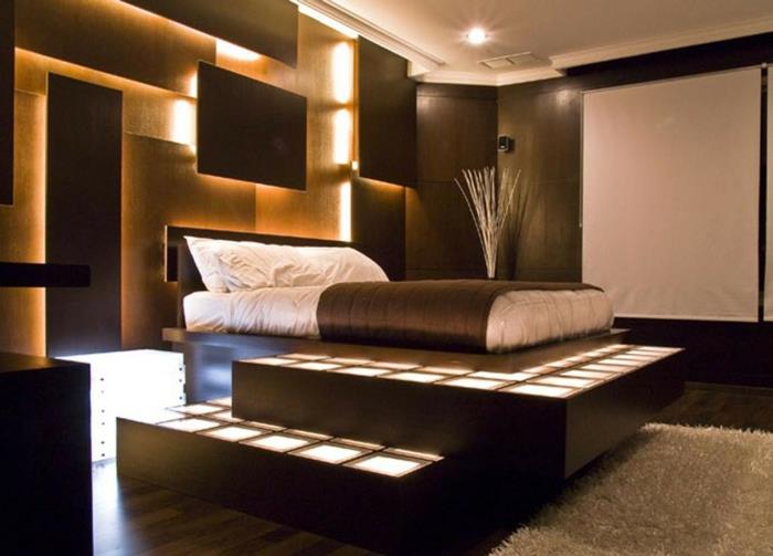 sienų instaliacijos su apšvietimu, japoniškas deko suaugusiųjų miegamasis, smėlio spalvos kilimas, pakelta lova