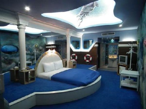 prabangus-miegamasis-povandeninė-karališkoji lova