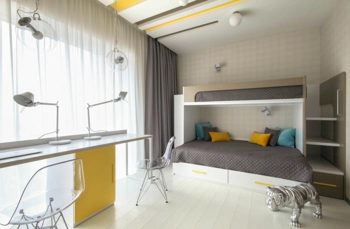 lepa majhna spalnica v sivi in ​​rumeni barvi, miza za industrijsko oblikovanje, siva in bela postelja, dizajnerski strop