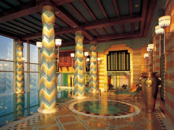 Dubai'de jakuzili otel odası