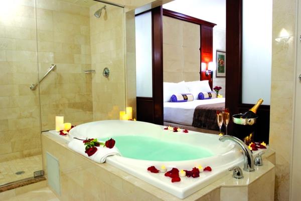 jakuzili otel odası-lüks-banyo-spa-küvetli