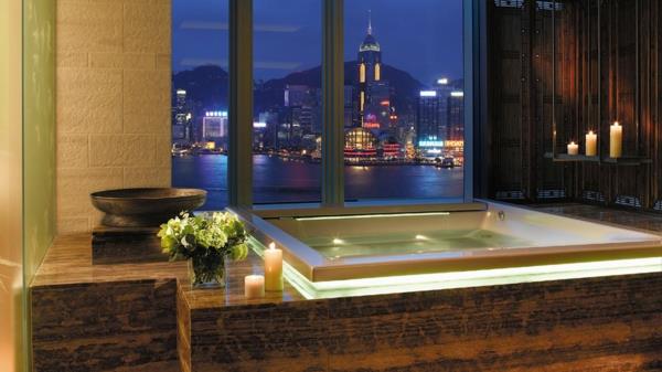 Hong Kong'da jakuzili otel odası