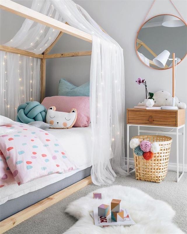 Ahşap mobilyalarla İskandinav tarzı küçük kız yatak odası dekorasyonu